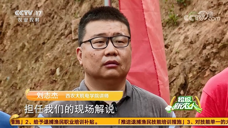 1图  机电91成人
刘志杰老师现场解说.jpg
